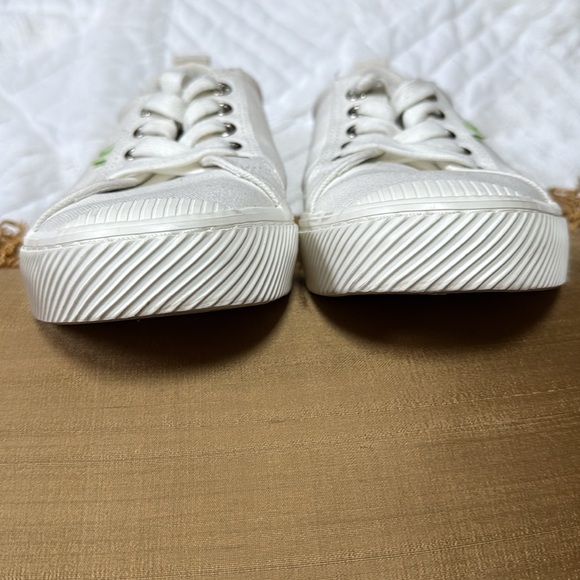 Cariuma Off White Canvas Sneakers 9 Women / 7.5 Men - Picture 11 of 12